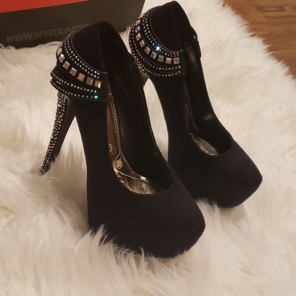 Heels - Picture 2 of 5